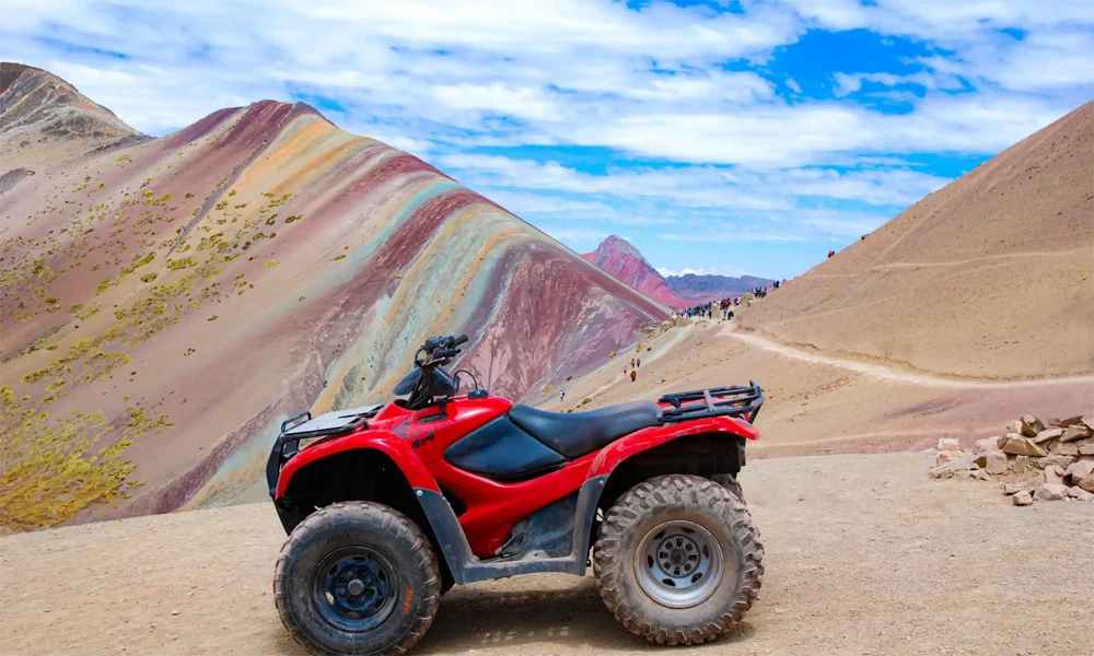 Cuatrimotos en la Montaña de Colores