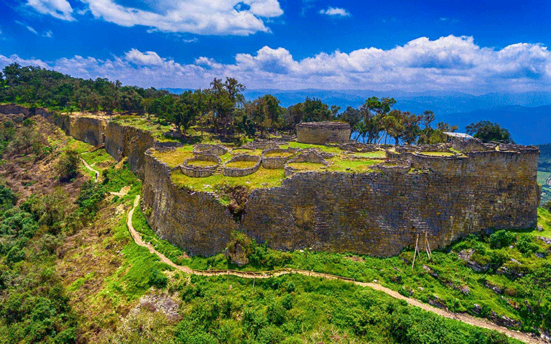 Kuelap se ubica a 3000 m.s.n.m, ubicada en el valle del río Utcubamba |  South America Exploor
