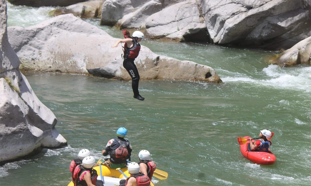 Tour de rafting en el río Chili, aventura en Arequipa