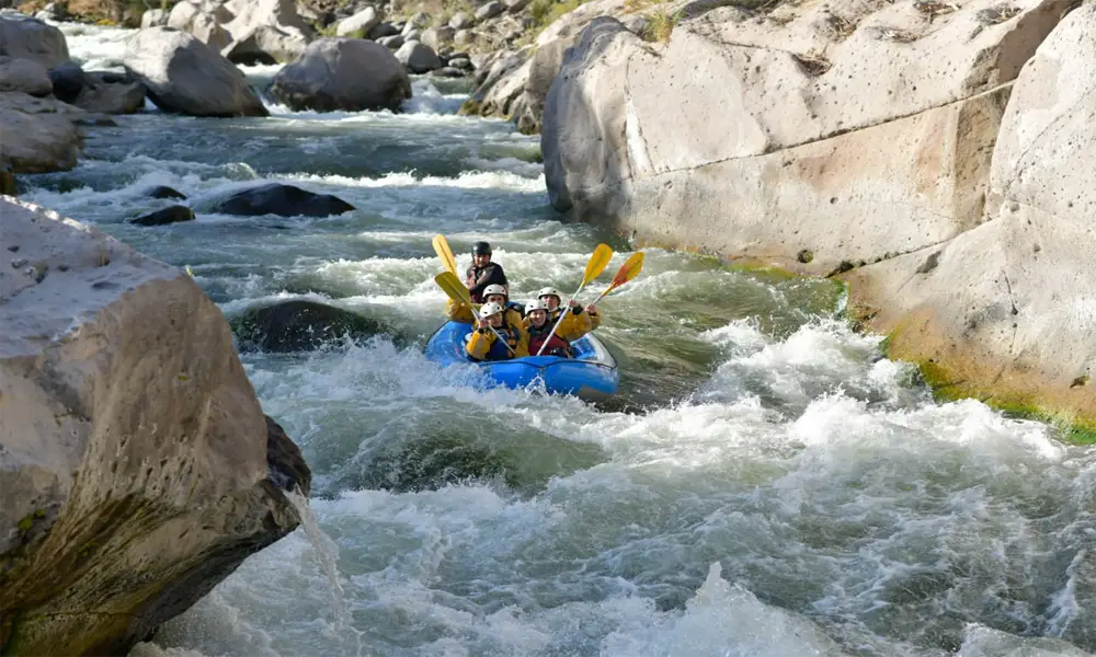 Tour de rafting en el río Chili, aventura en Arequipa