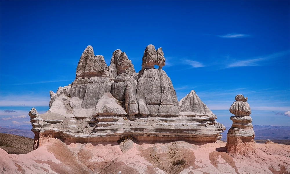 Choqolaqa: Trek al Místico Bosque de Piedras desde Arequipa