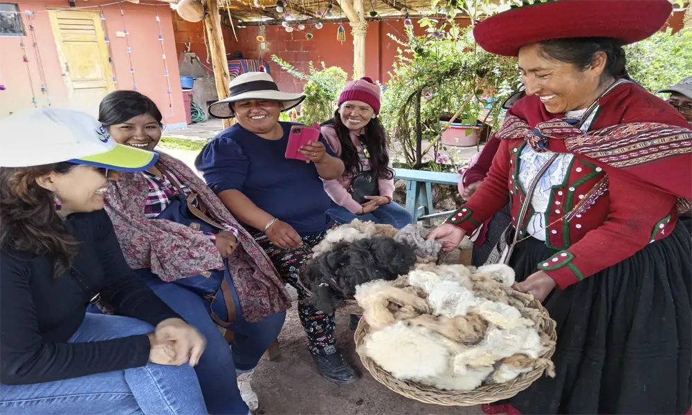 Tour Interpretativo Textilería de Chinchero | Arte y Tradiciones Vivas